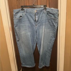 Women’s Size 22 Riders by Lee Light Blue Denim Midrise Capris Jeans